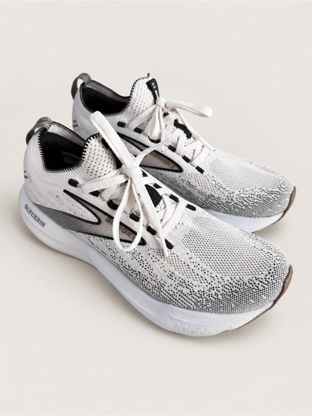 Brooks Glycerin StealthFit 21 Women’s Size 8 White Grey Black Running Shoes